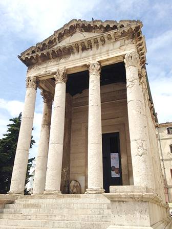 Qué ver en Croacia Pula Templos Romanos